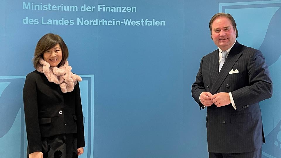 US-Generalkunsulin Pauline A. Kao mit Minister Lutz Lienenkämper.